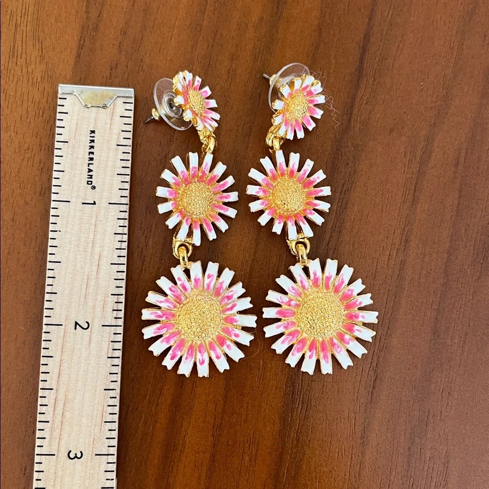 Like new ! Kenneth Jay Lane Delicate Pink Daisy Drop Earrings white pink gold - Picture 8 of 8
